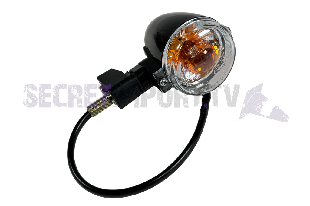 Right Rear Indicator Adly OEM (Adly GTC) - Clignotant Arrière Droit Adly GTC 33446-361-000BK Voici le clignotant arrière droit d'origine OEM. Elle convient seulement au modèle Adly GTC 50cc 2 temps. Here is the original OEM rear right turn signal. It is only suitable for the Adly GTC 50cc 2-stroke model. 33446-361-000BK