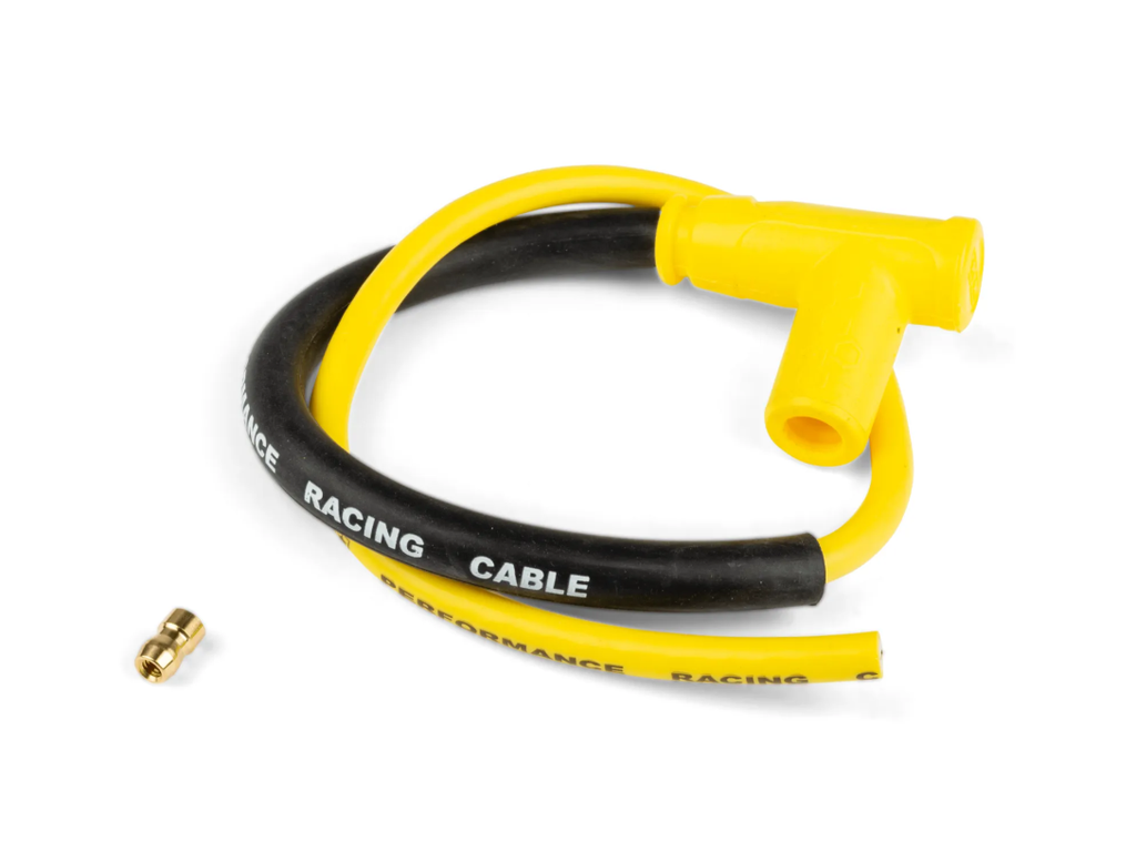 Ce câble haute tension de 50 cm intègre un fil de cuivre de 8 mm, entouré d’un revêtement en silicone isolant et renforcé par un treillis de fibres, assurant une protection efficace contre les arcs électriques, même en milieu humide. Il est également équipé d’un caoutchouc renforcé à positionner près du cylindre. Son revêtement extérieur en silicone coloré, siglé Stage6, ajoute une touche de style à votre deux-roues.