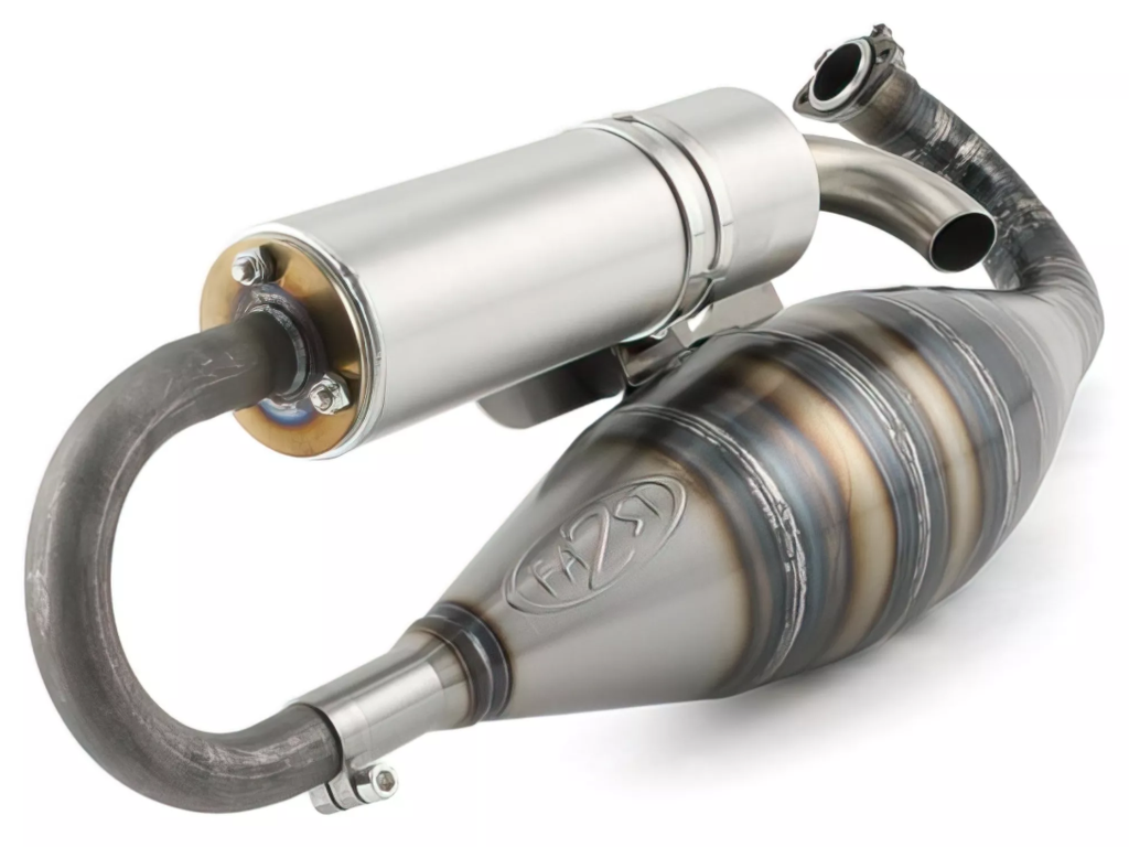 The italian brand 2Fast in partnership with Jollymoto has developed a range of exhaust racing to match perfectly with the rolls of the brand. They are made by hand, the muffler is aluminum color. Very torquey and powerful Exhaust System. Available in 70, 98cc Piaggio.