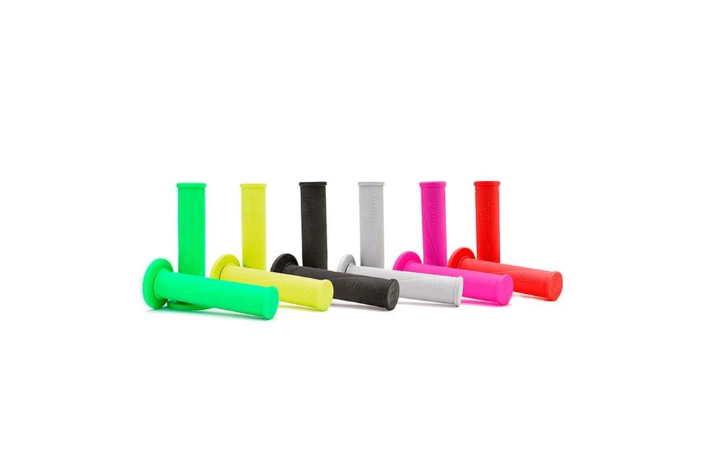 Voca Handlebar Grips Racing - Poignées de guidon Voca Racing - Black : VCR-SD350/BK / Fluo Green : VCR-SD350/GR / Fluo Pink : VCR-SD350/PI / Fluo Yellow : VCR-SD350/YE / Grey : VCR-SD350/GY / Red : VCR-SD350/RE