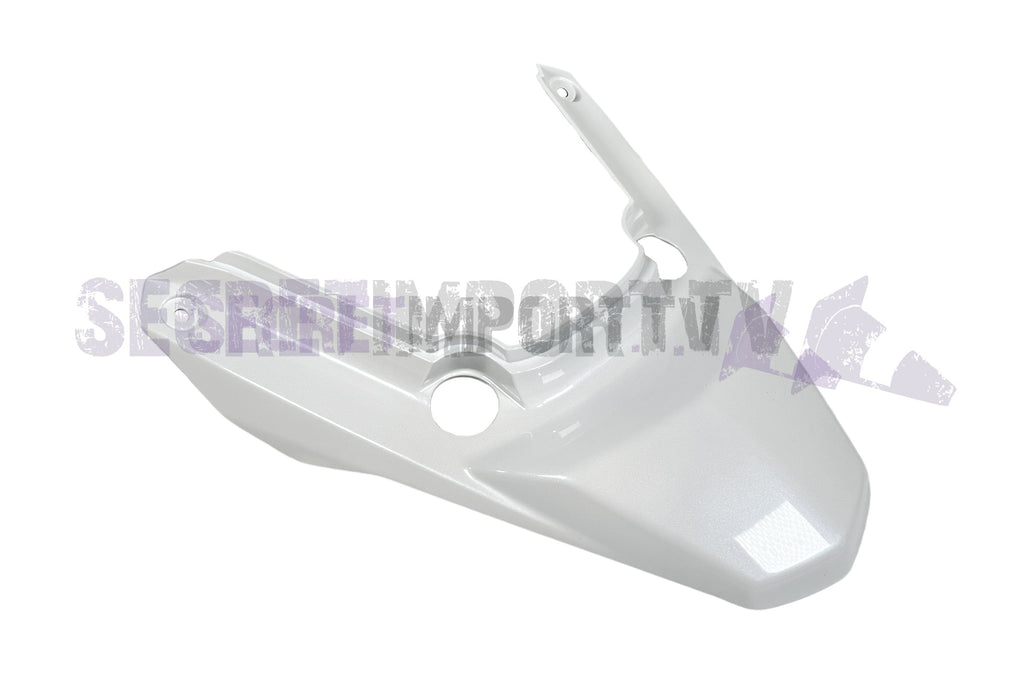 Tail Light Cover White Metallic (Bws/Zuma 50F & 50X) 2012+ - Face Arrière Blanche (Bws/Zuma 50F & 50X) 2012+ 1CD-F1741-00-P2 Voici la face arrière d'origine Yamaha OEM. Elle est de couleur blanche métallique et convient pour les modèles Yamaha Bws Zuma 50F & Yamaha Bws Zuma 50FX 2012+ 50cc 4 temps. Here is the original Yamaha OEM rear panel. It is metallic white in color and is suitable for Yamaha Bws Zuma 50F & Yamaha Bws Zuma 50FX 2012+ 50cc 4-stroke models.